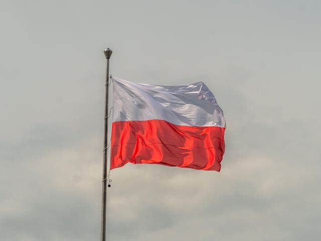 HowToPoland.com Logo